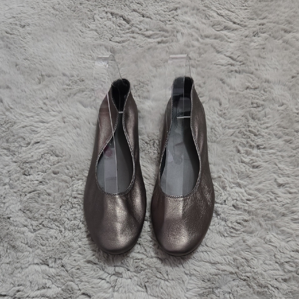 Charleston Shoe Co. metallic ballet flats size 7